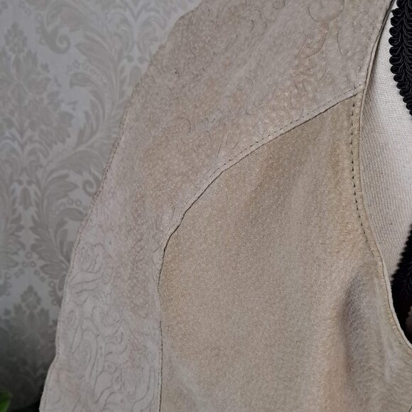 Coldwater Creek Size Medium Tan 100% Leather Vest Stamped Front Lined EUC - Picture 5 of 10